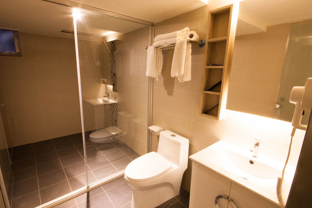 Golden Pacific Hotel Taichung Exterior photo