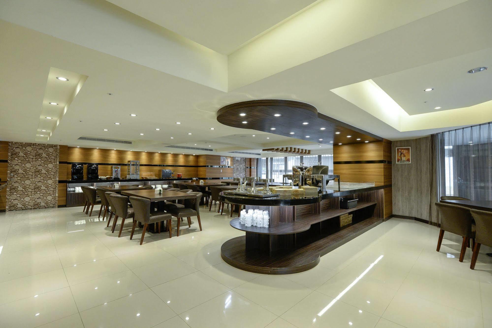 Golden Pacific Hotel Taichung Exterior photo